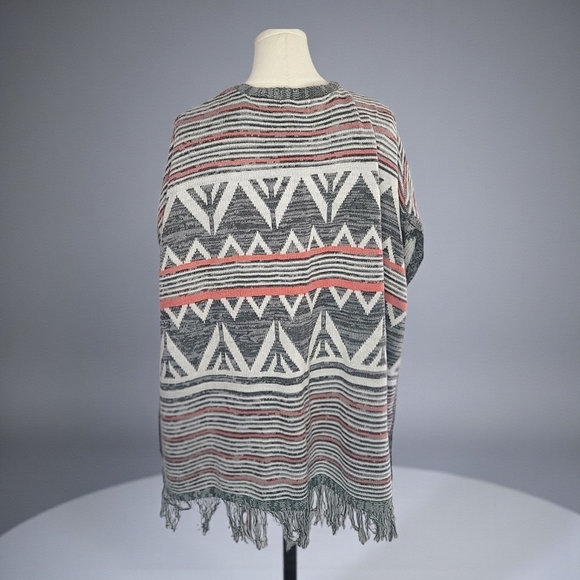 ARIZONA - XL Women's Geometric Gray and Red Sweater - Picture 3 of 4